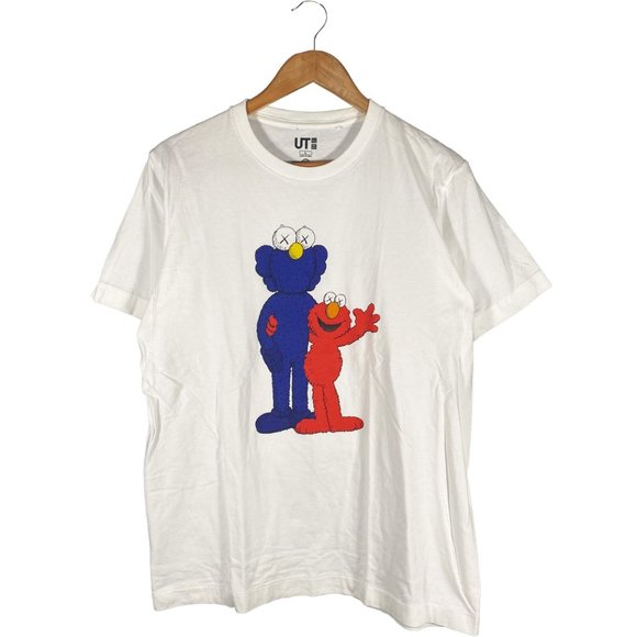 KAWS x Uniqlo x Sesame Street Elmo Companion Tee Size L - Picture 1 of 4